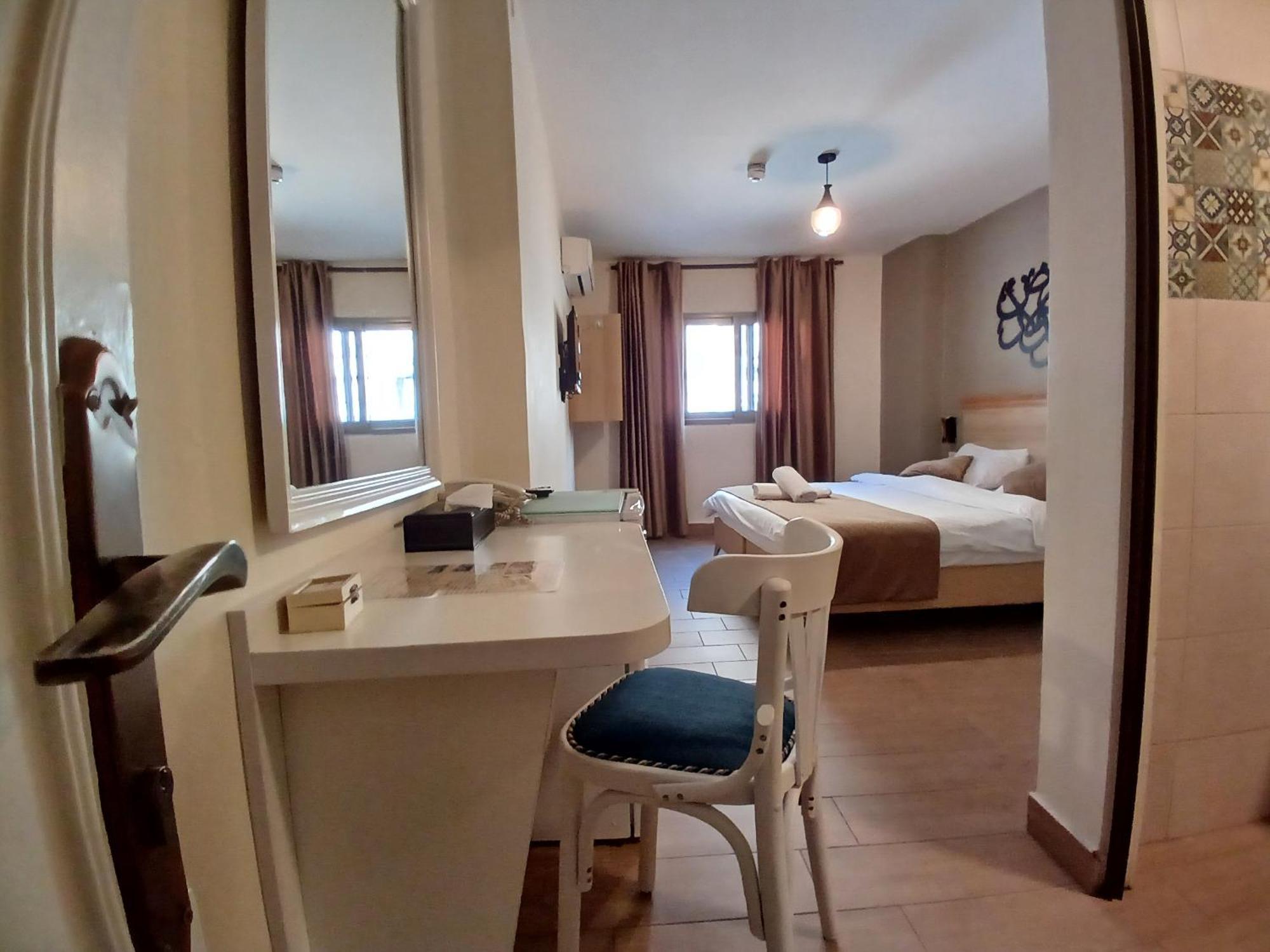 Hotel Layaali